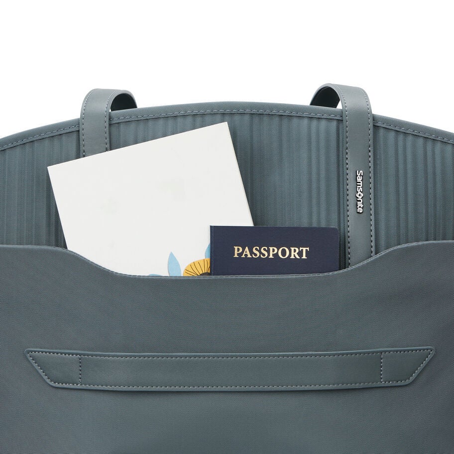 Silhouette 18 Women's Tote in the color Deep Navy. image number 4
