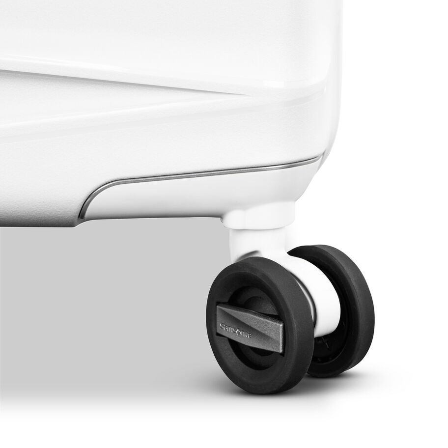 Venue X 3 Piece Set in the color Cloud White. image number 10