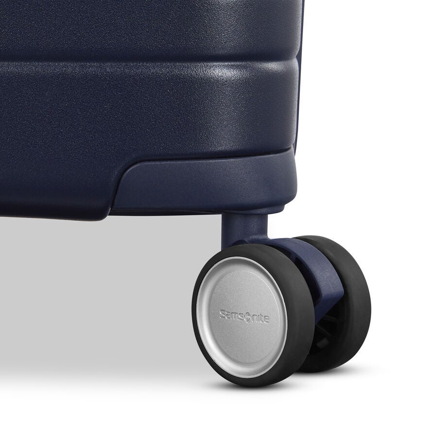 Virtuosa Carry-On Spinner in the color Navy. image number 10