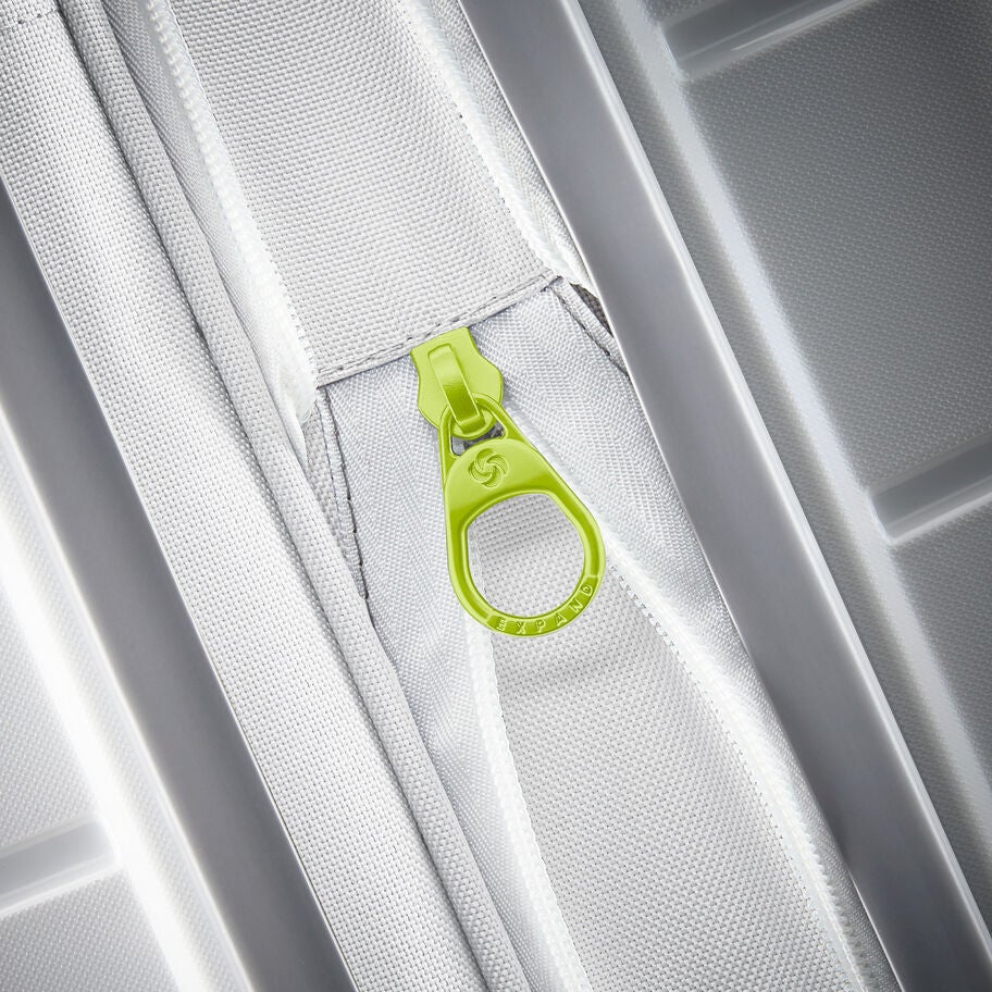 Freeform Medium Spinner in the color White/Grey. image number 4