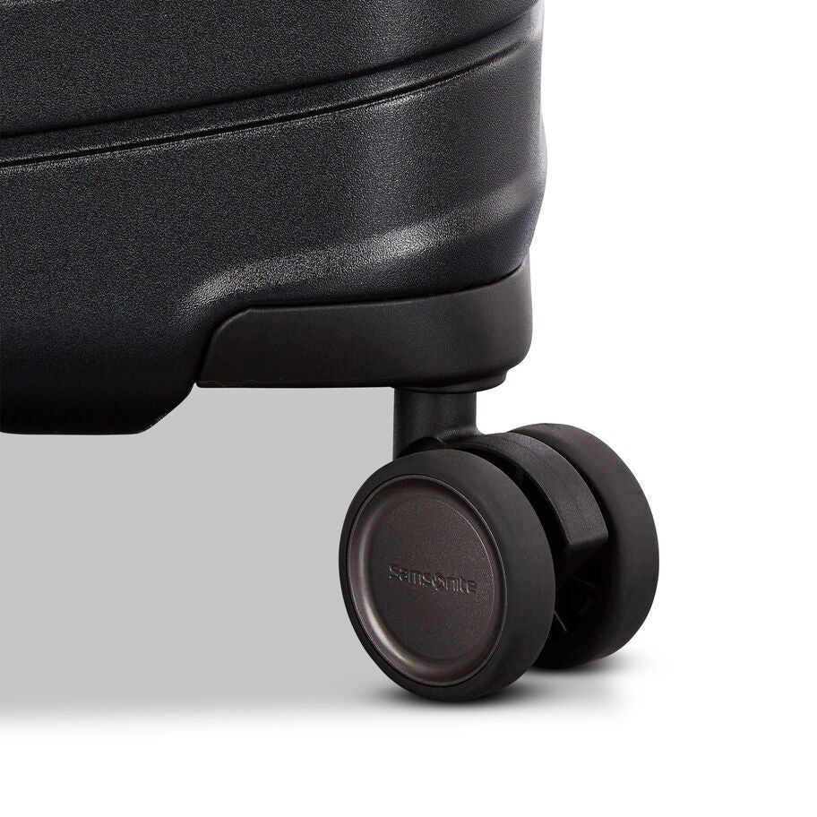 Framelock Max Carry-On Spinner in the color Asphalt Black. image number 5