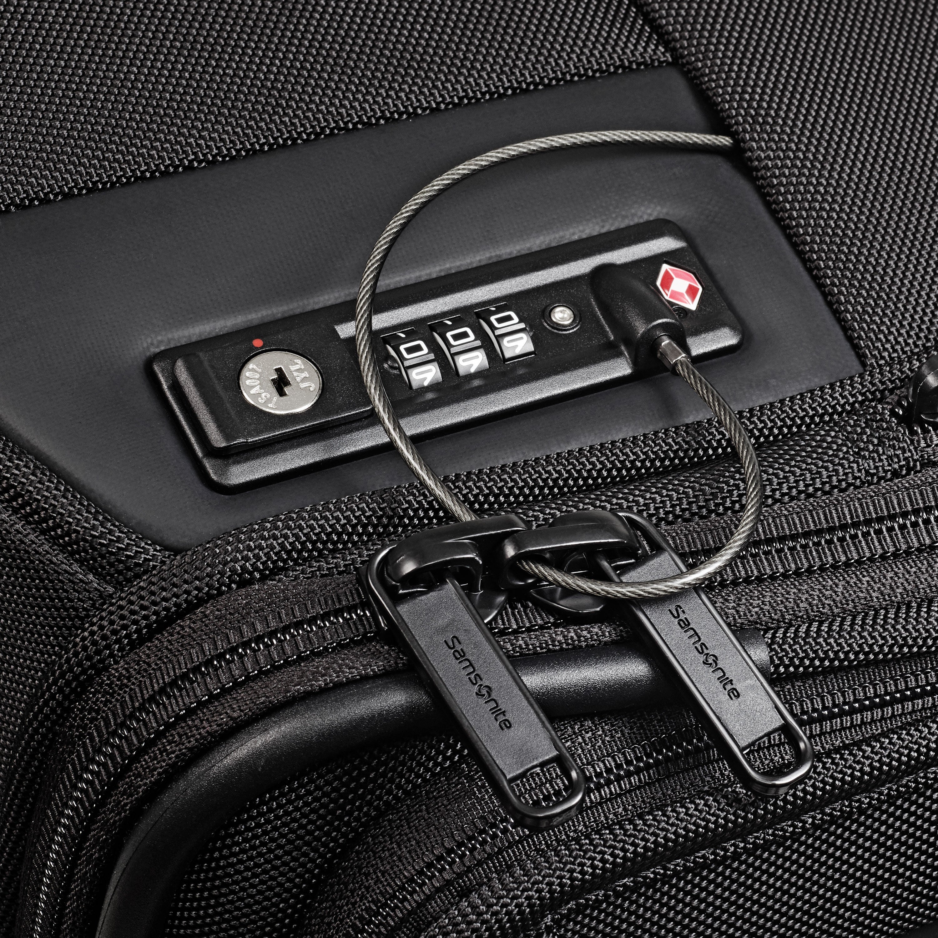 Armage II 22 x 14 x 9 CarryOn Spinner CarryOn Spinner Luggage