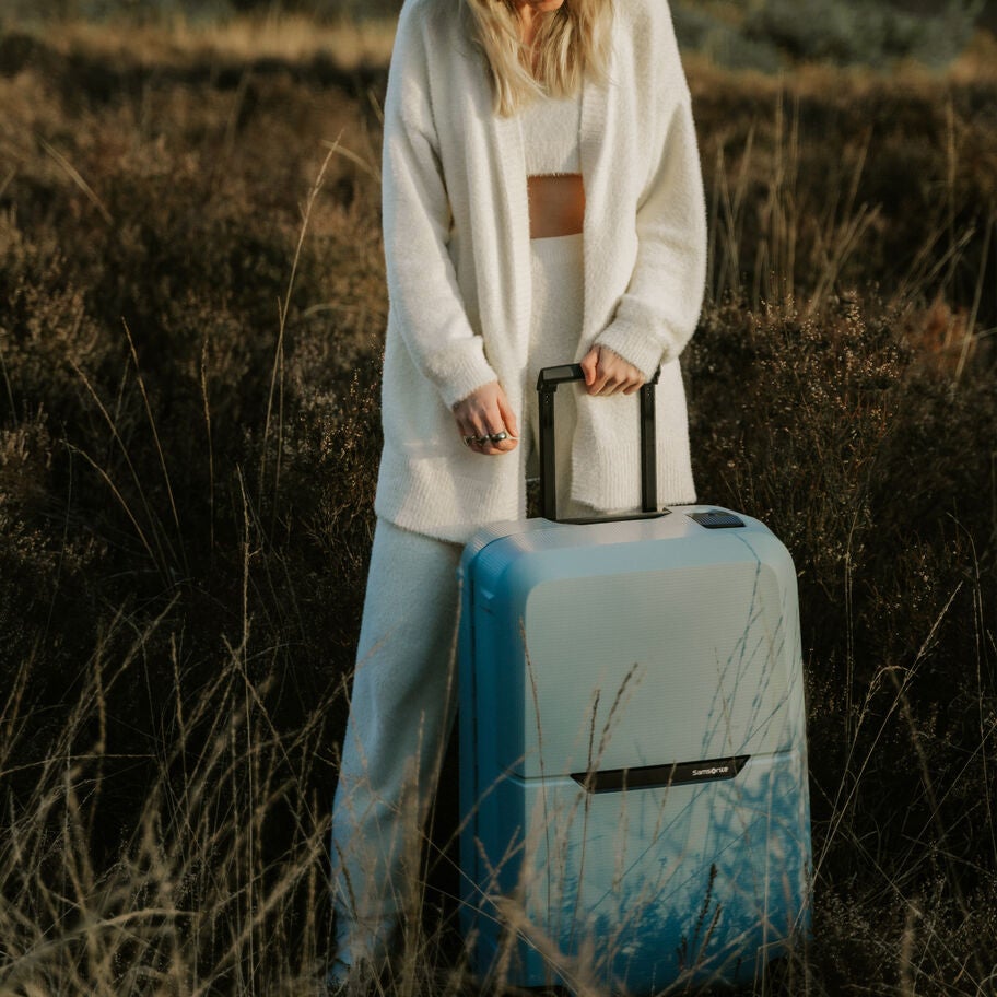 Maxsum Eco Large Spinner in the color Ice Blue. image number 4