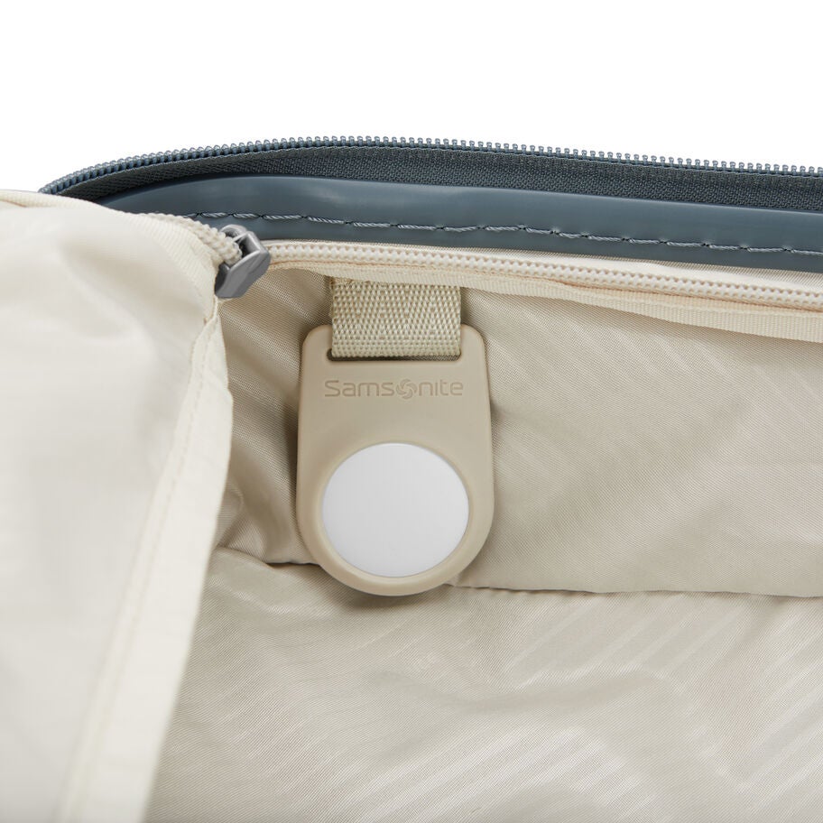 Silhouette 18 Hardside Carry-On Spinner in the color Deep Navy. image number 4