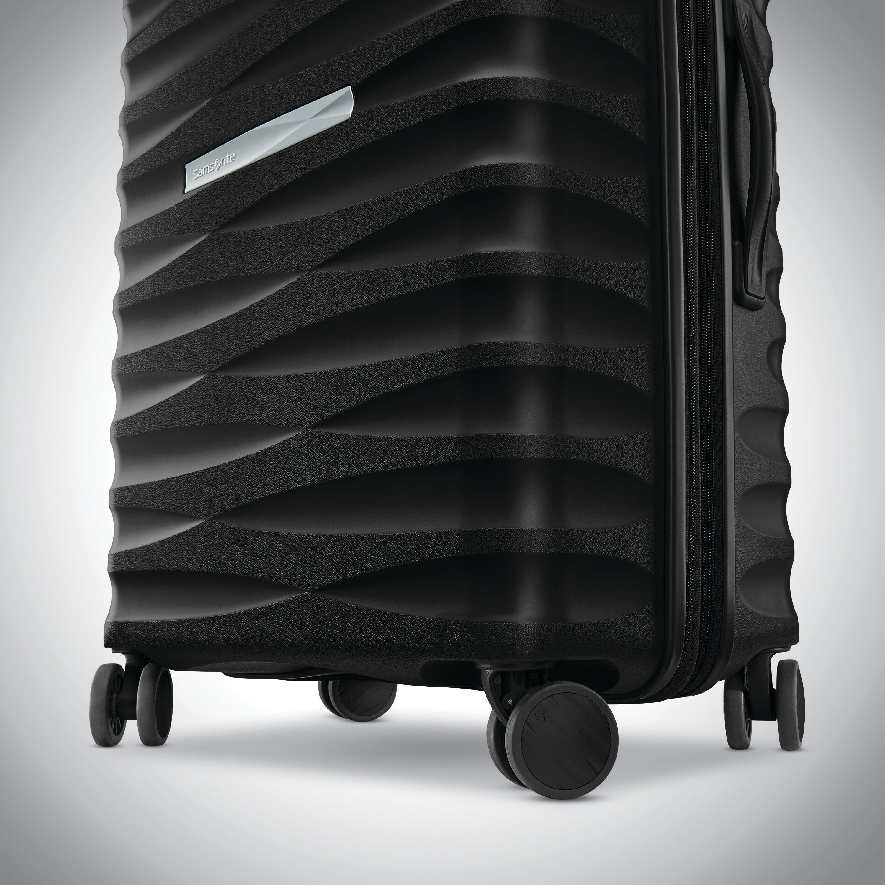 Voltage DLX Carry-On Spinner | Luggage | Samsonite Voltage DLX Carry-On Spinner | Luggage | Samsonite