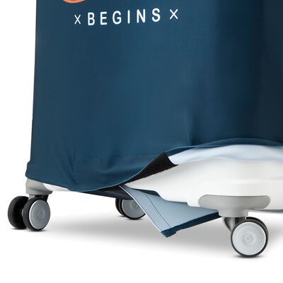 Printed Luggage Cover - M in the color Adventure Begins.