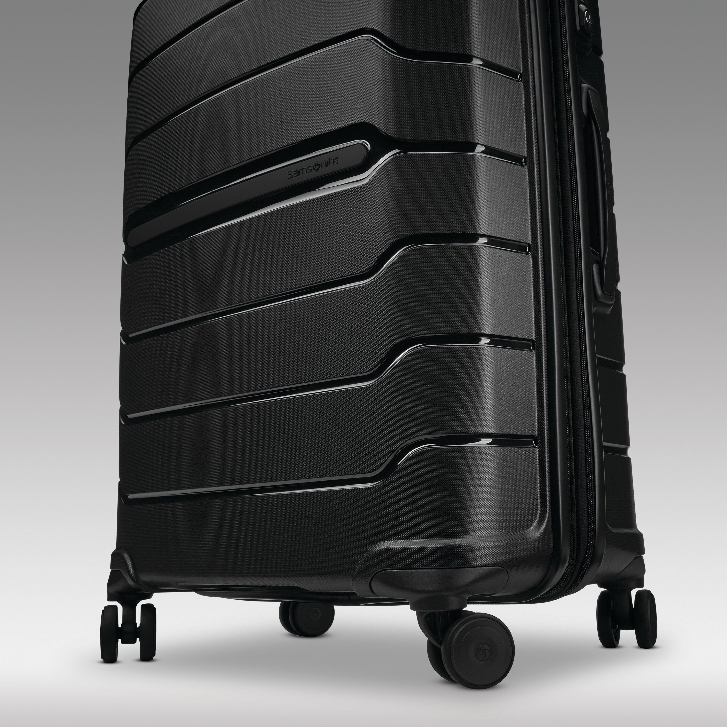 Samsonite callan sales 24 spinner