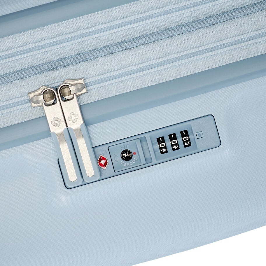 Elevation&trade; Plus Hardside Large Spinner in the color Soft Blue. image number 3