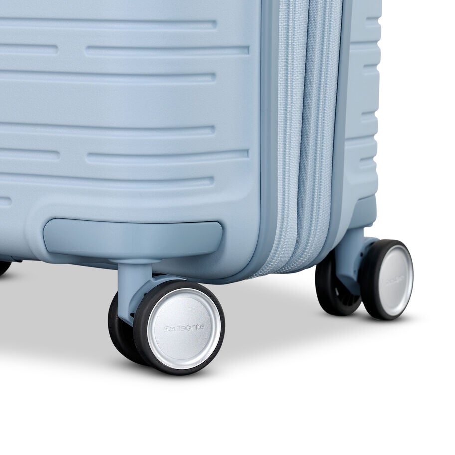 Elevation&trade; Plus Hardside Large Spinner in the color Soft Blue. image number 7