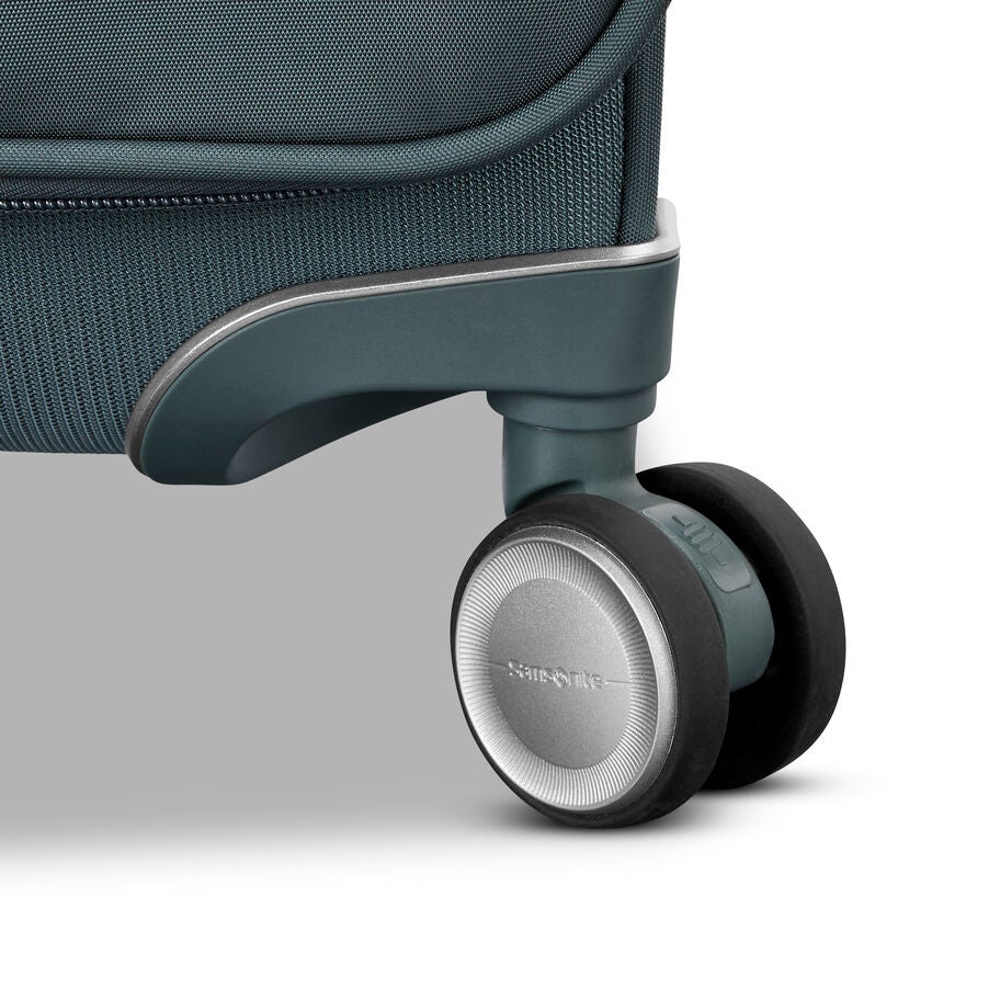 Silhouette 18 Softside Medium Spinner in the color Deep Navy. image number 9