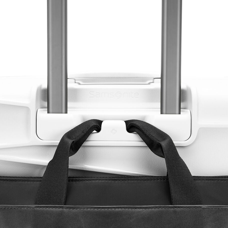 Venue X 3 Piece Set in the color Cloud White. image number 8