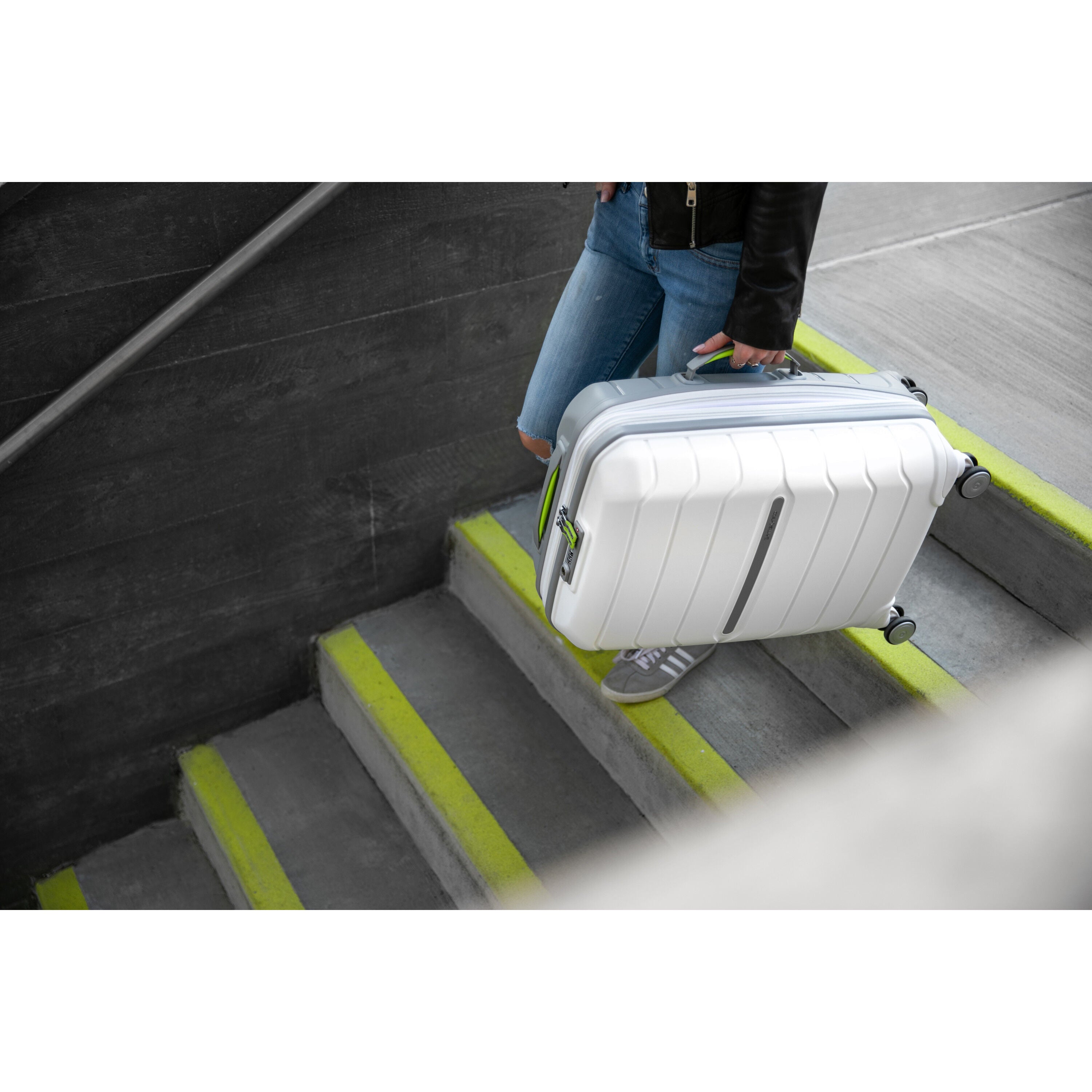 Samsonite freeform 21 spinner lock deals