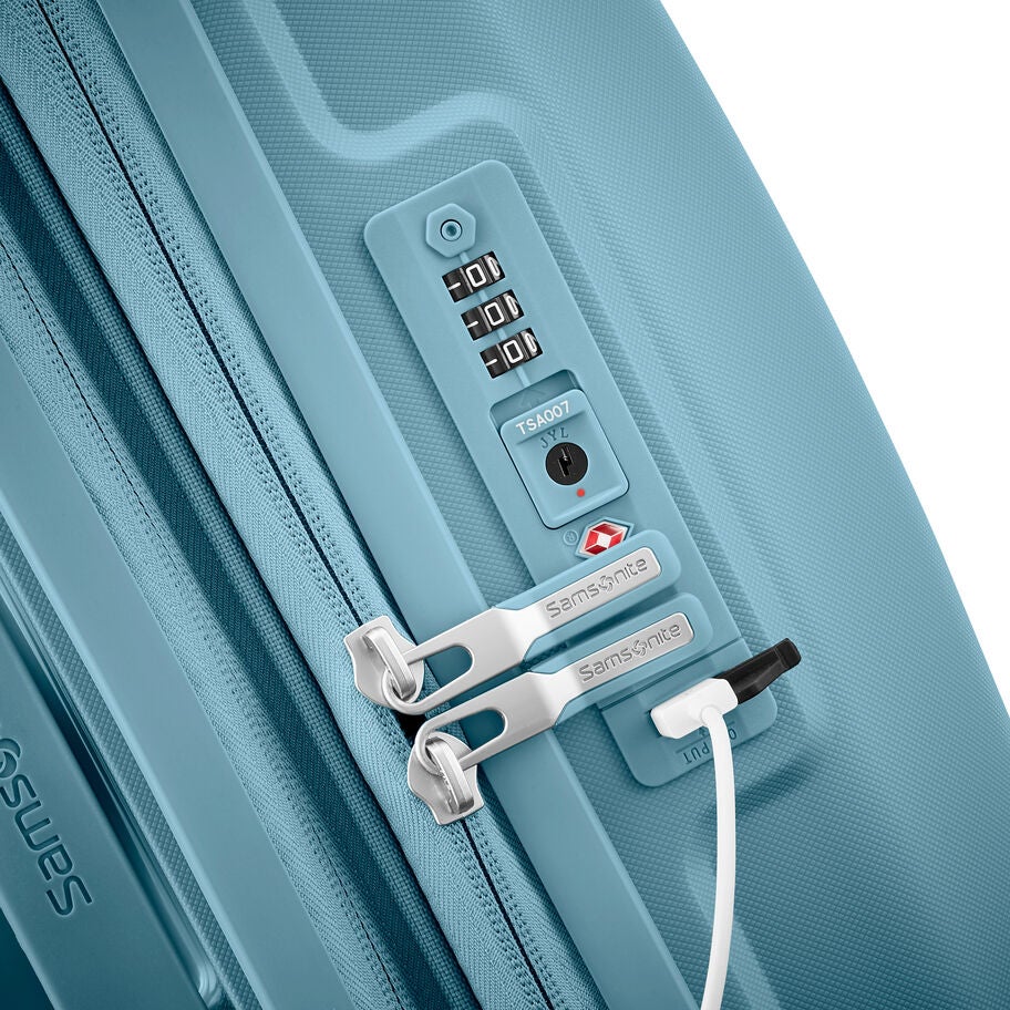 Outline Pro Carry-on Spinner