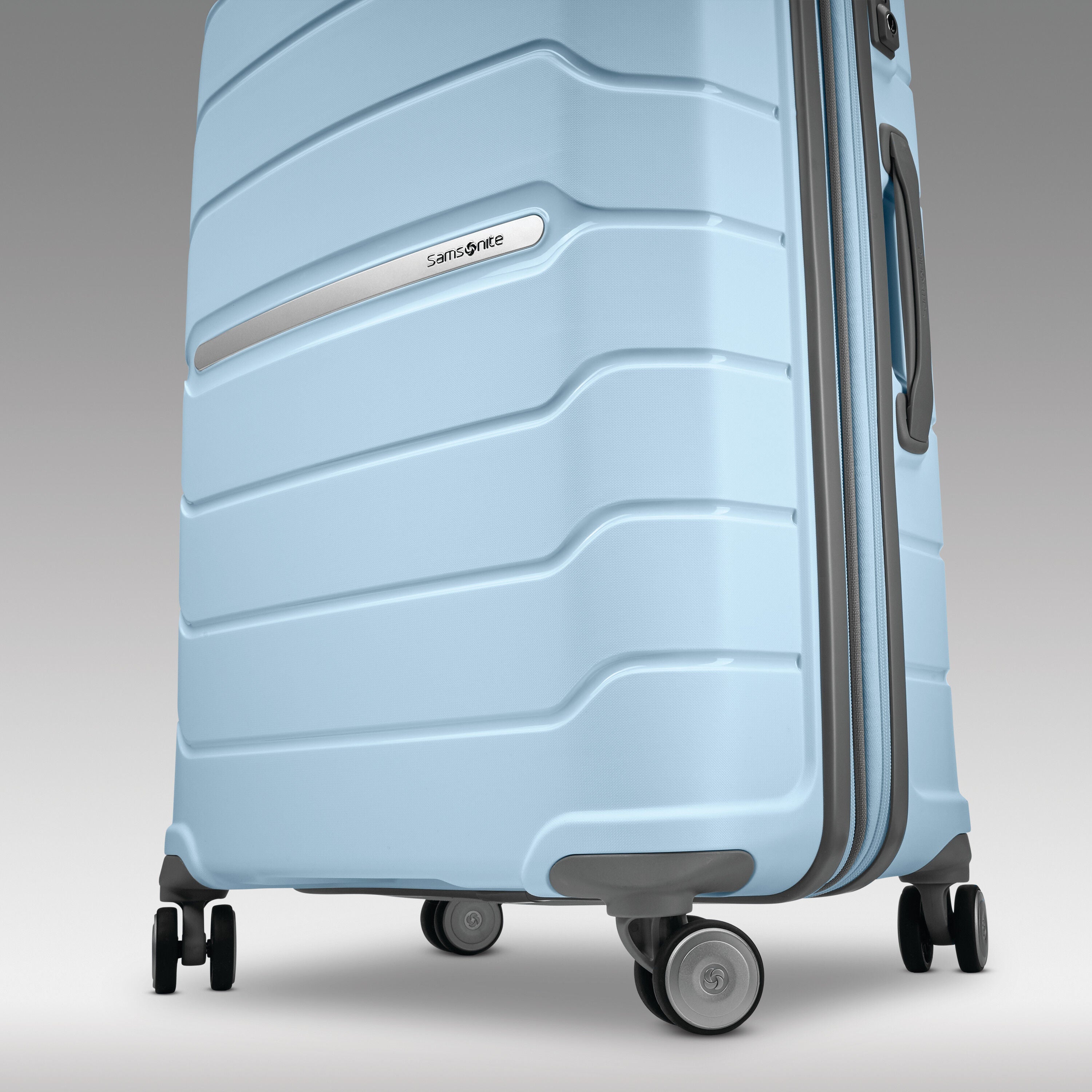 Freeform Medium Spinner Checked Luggage Samsonite
