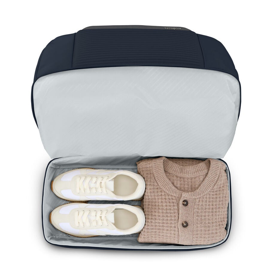 Paralux Weekender Duffel in the color Midnight Navy. image number 2