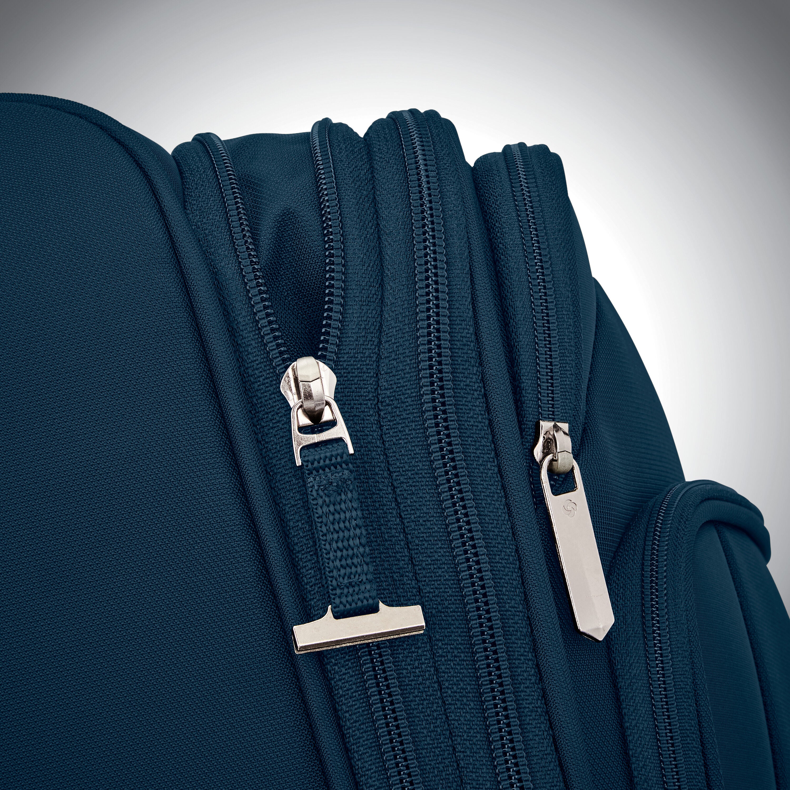 Theorym Medium Spinner | Luggage | Samsonite