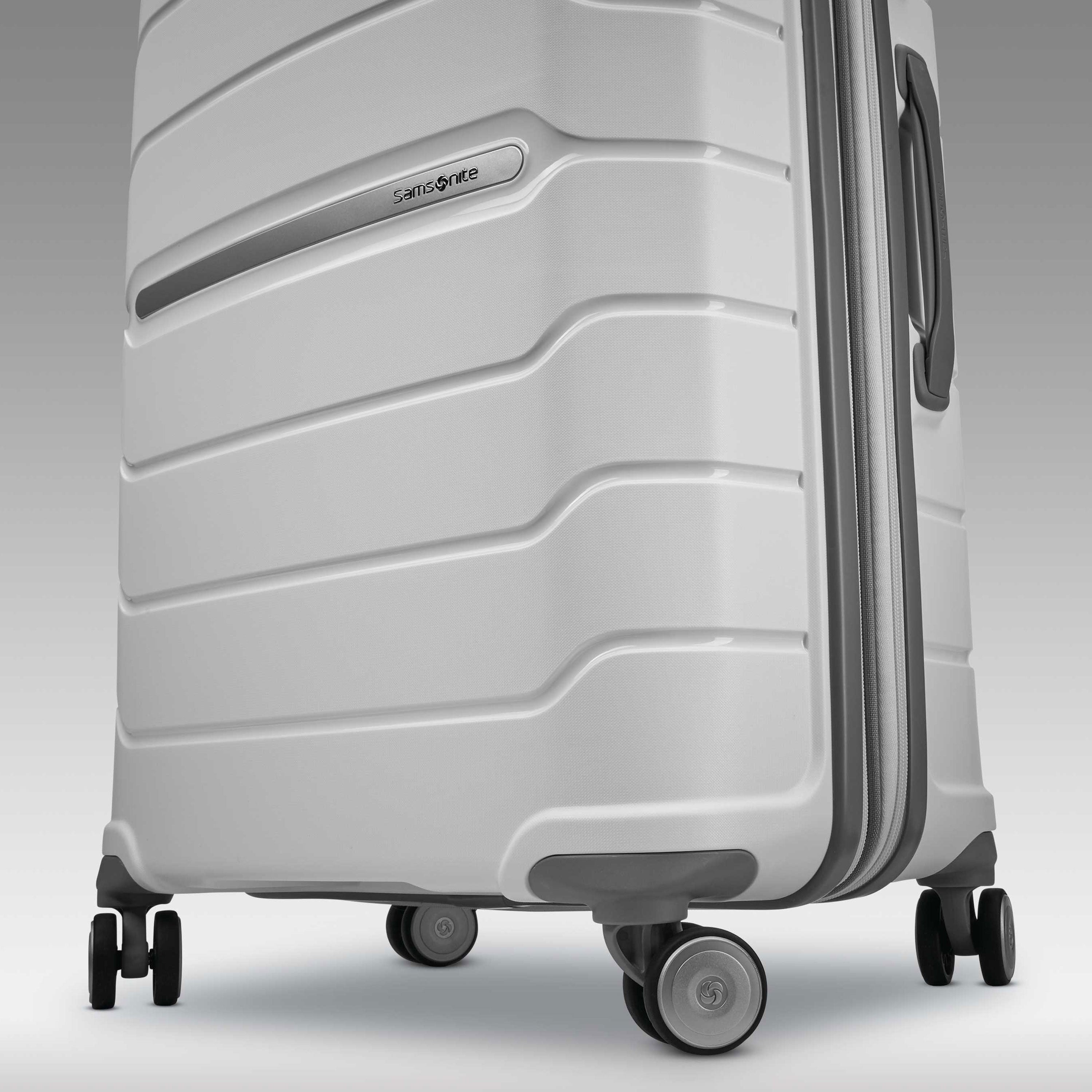 Samsonite montville 24 spinner store