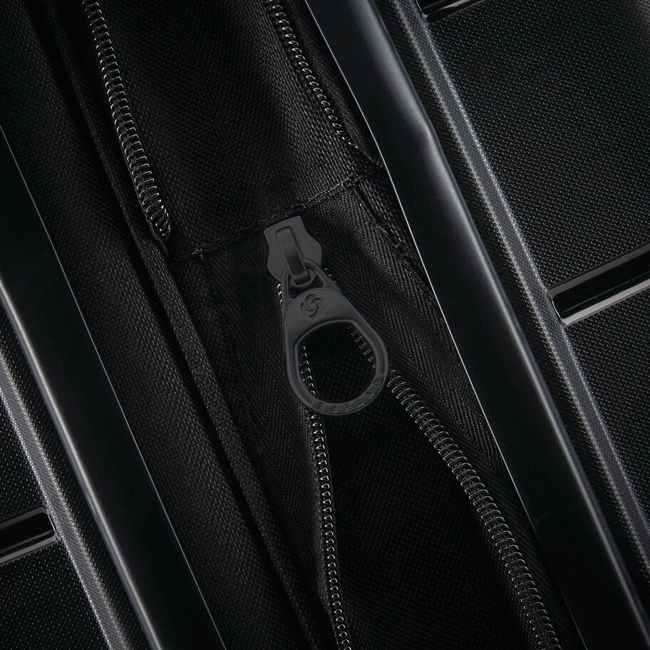 Freeform 2 Piece Set (CO/L) in the color Blackout. image number 6