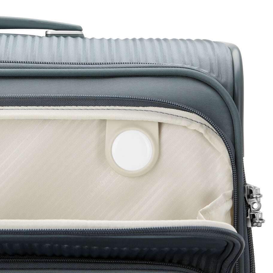 Silhouette 18 Softside Large Spinner in the color Deep Navy. image number 4