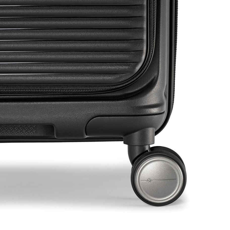 Paralux Carry-On Spinner in the color Black. image number 9