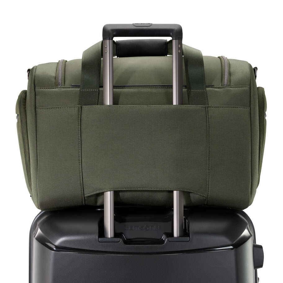 Nuroad DLX Duffel in the color Olive. image number 5