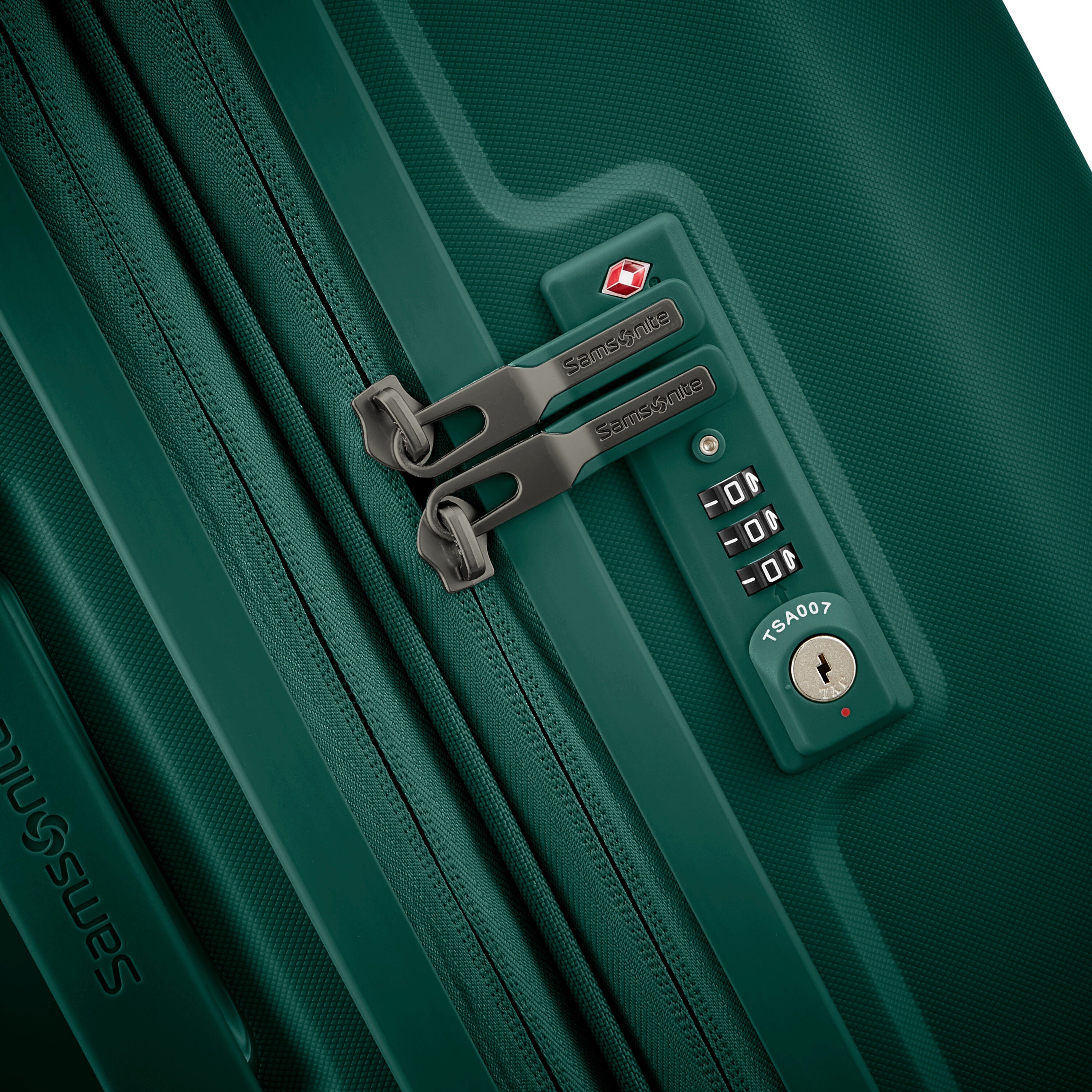 Outline Pro Medium Spinner | Checked Luggage | Samsonite