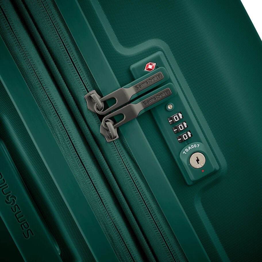 Outline Pro Medium Spinner in the color Emerald Green. image number 3