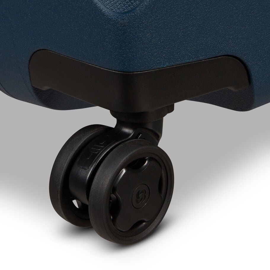 Essens Carry-On Spinner in the color Midnight Blue. image number 8