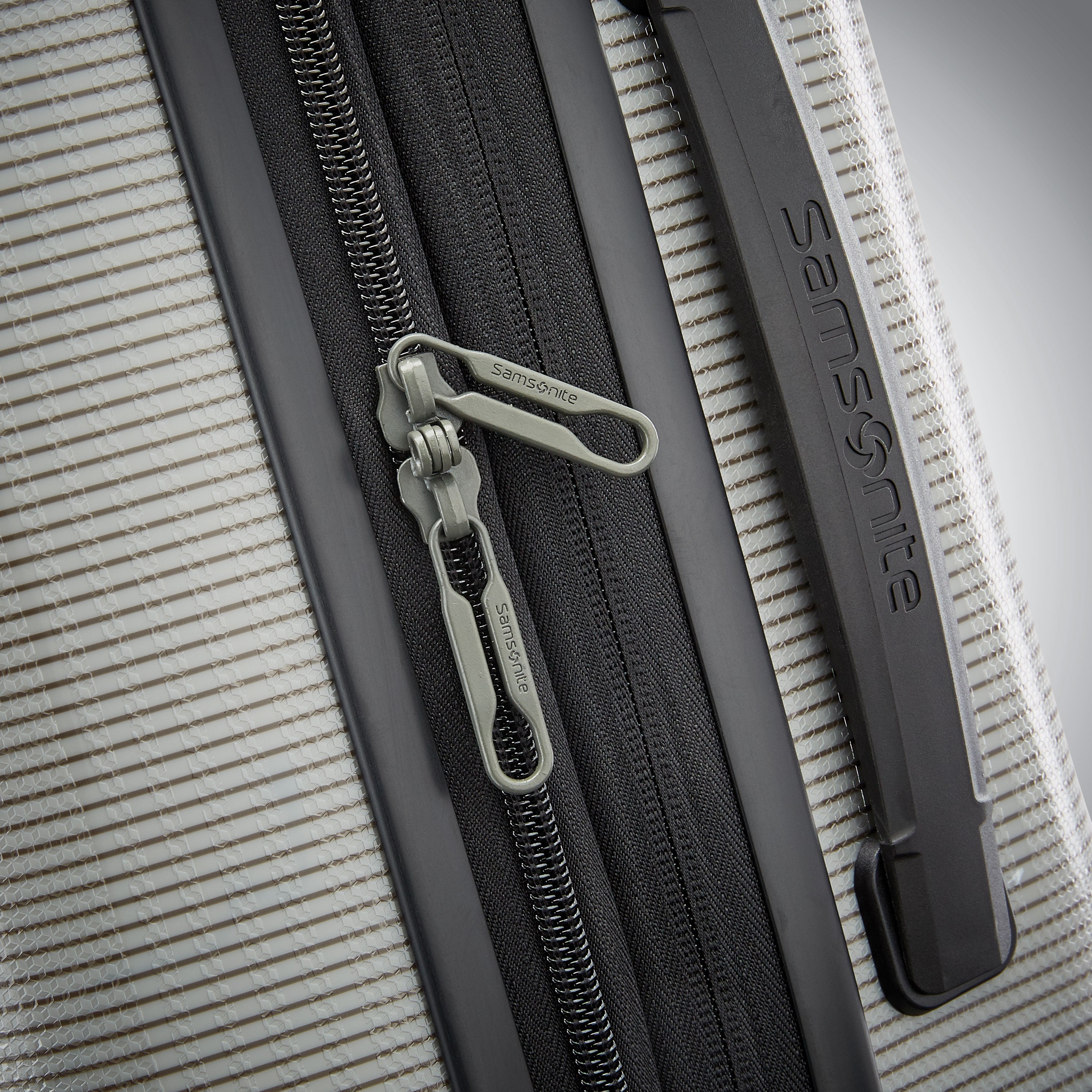 Carry-On Spinner Supra DLX Carry-On Spinner