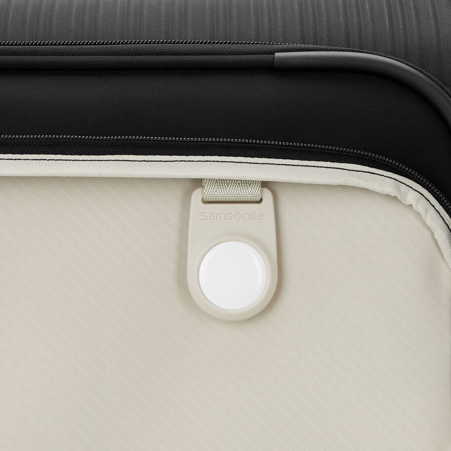 Silhouette 18 Softside Garment Bag Spinner in the color Black. image number 4