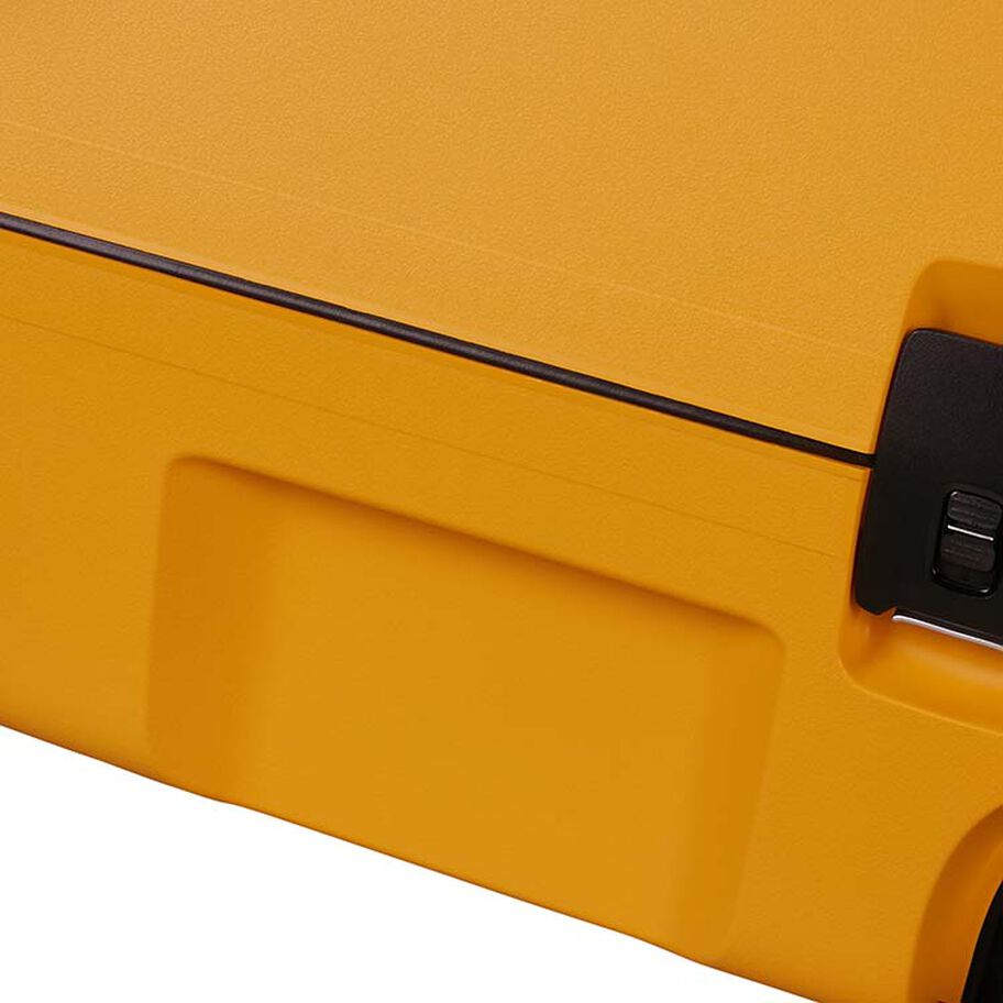 Essens Large Spinner in the color Radiant Yellow. image number 7