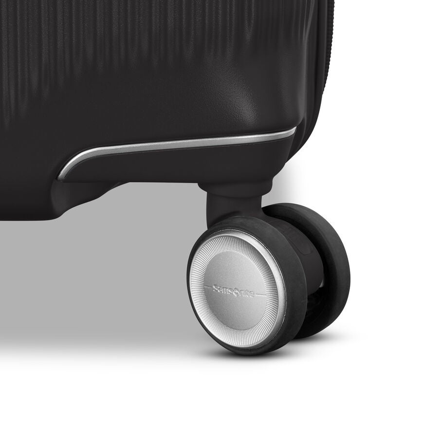 Silhouette 18 Hardside Carry-On Spinner in the color Black. image number 8