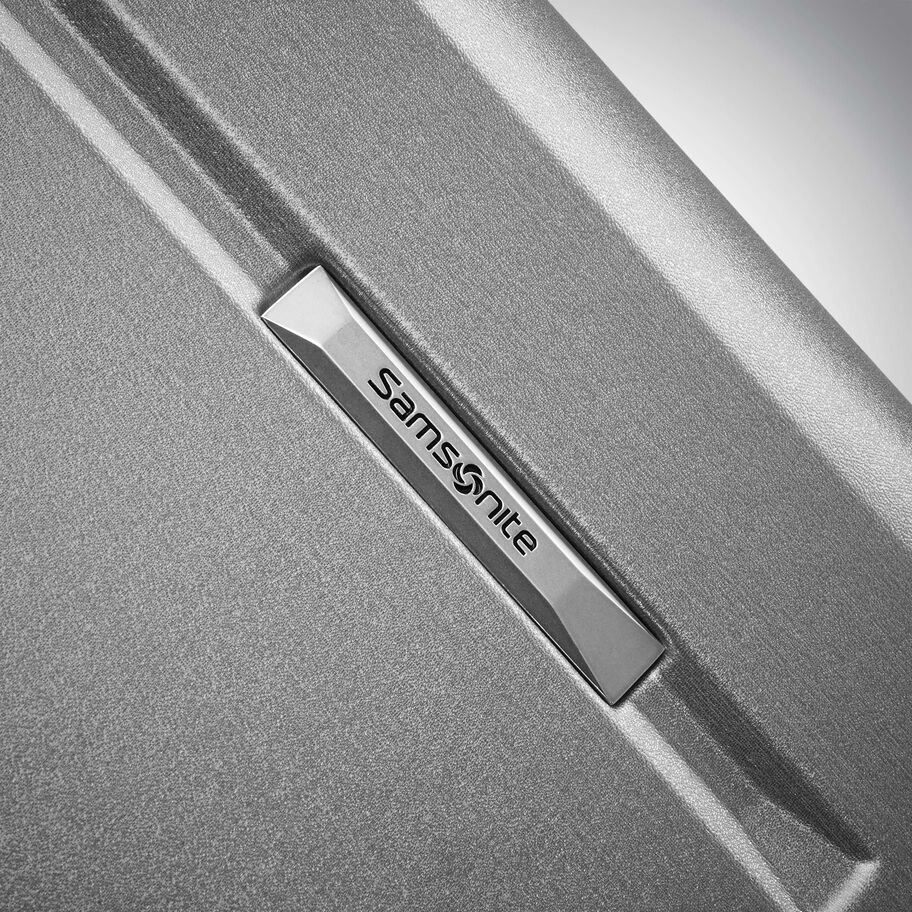 Novaire Carry-On Spinner in the color Silver. image number 5