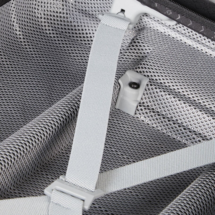 Proxis Global Carry-On Spinner in the color Black. image number 7