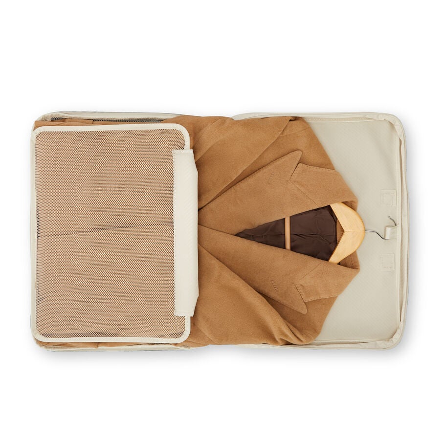 Silhouette 18 Softside Medium Spinner in the color Deep Navy. image number 8