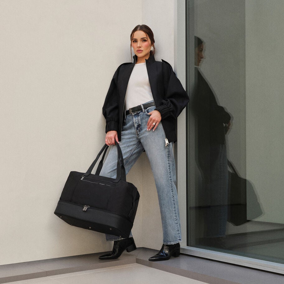 Better Than Basic Weekender in the color Black. image number 1