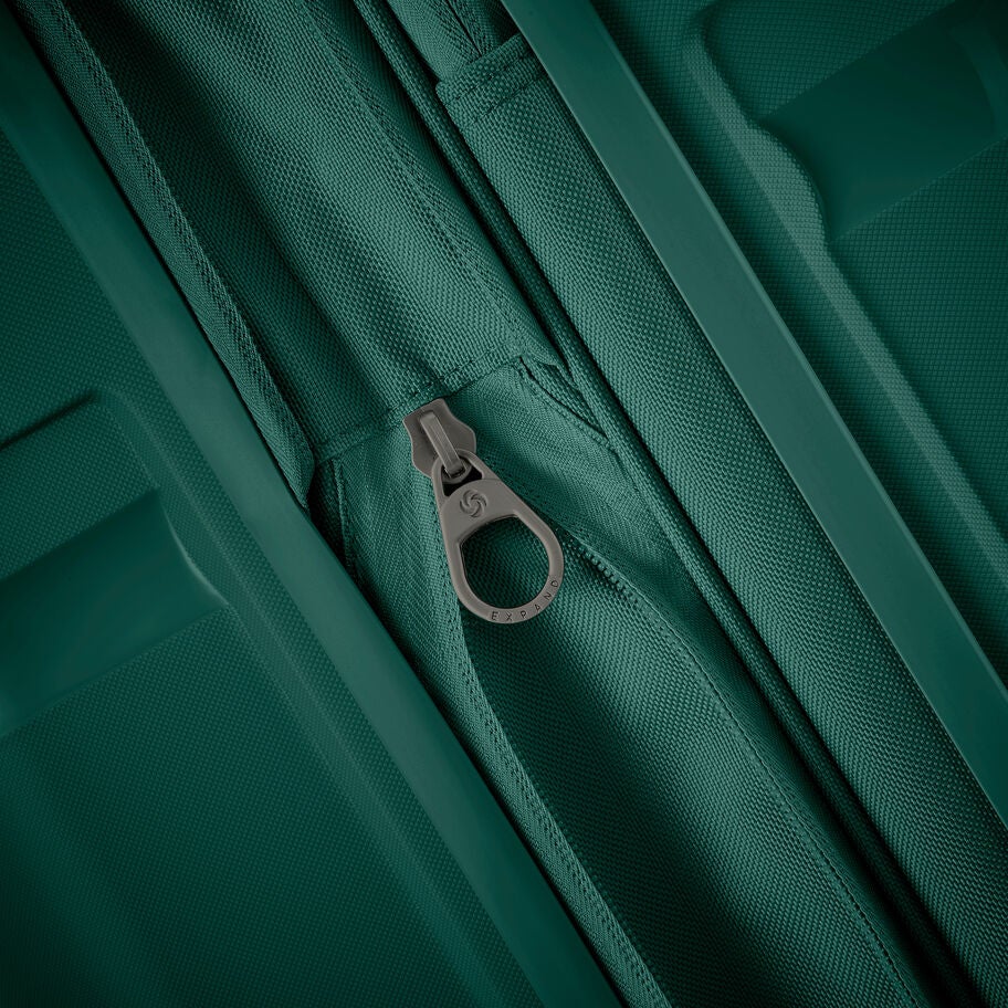 Outline Pro Large Spinner in the color Emerald Green. image number 4