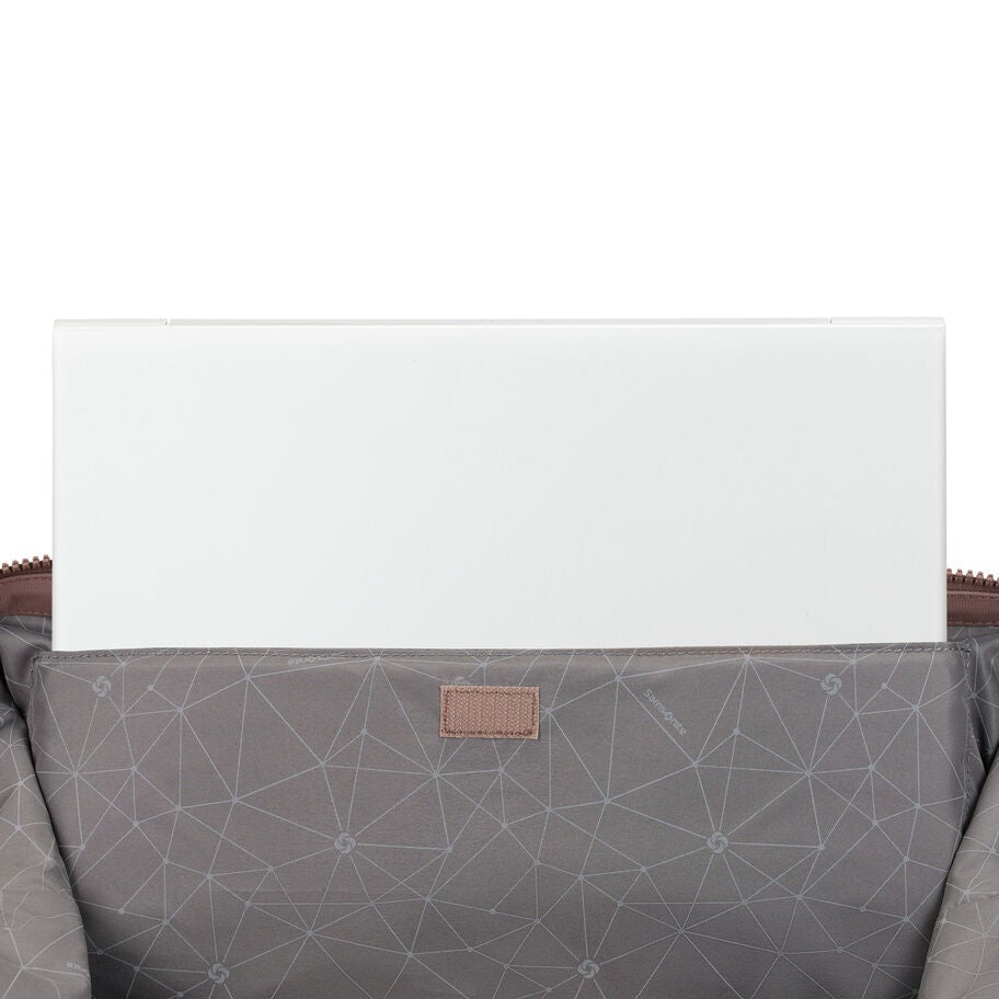 Better Than Basic Weekender in the color Chocolate Mauve. image number 4