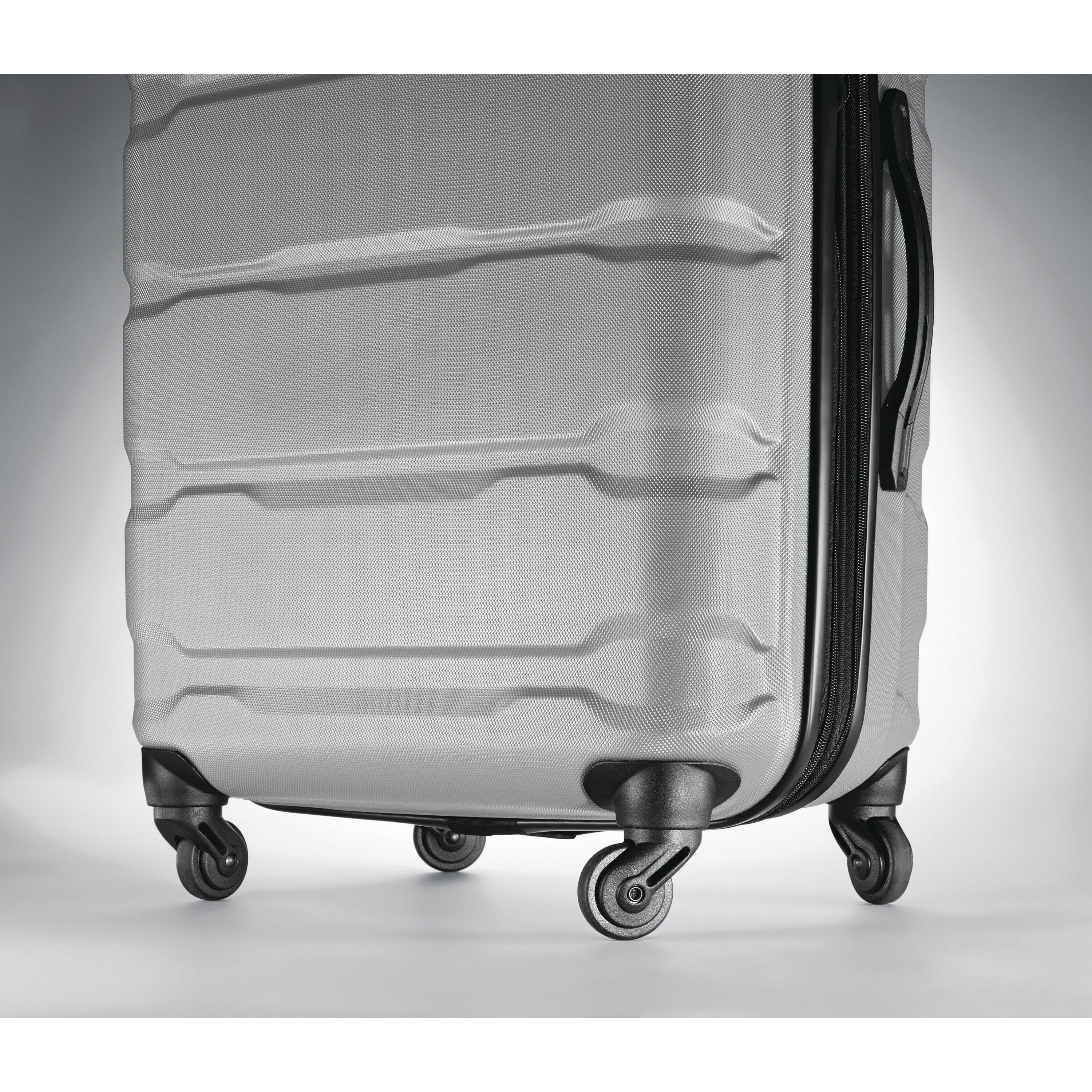 Samsonite omni hotsell hardside spinner stores