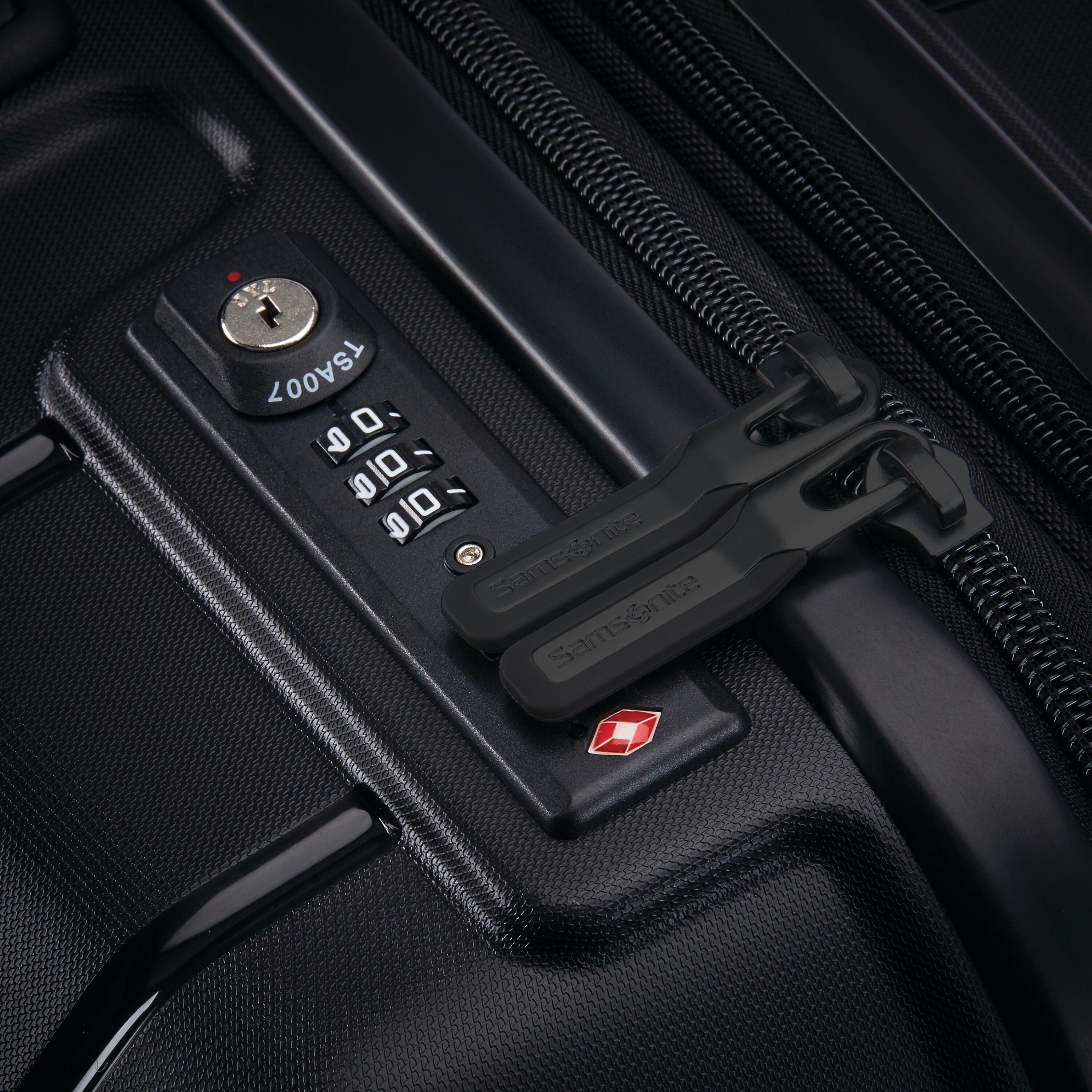 Freeform Medium Spinner Checked Luggage Samsonite
