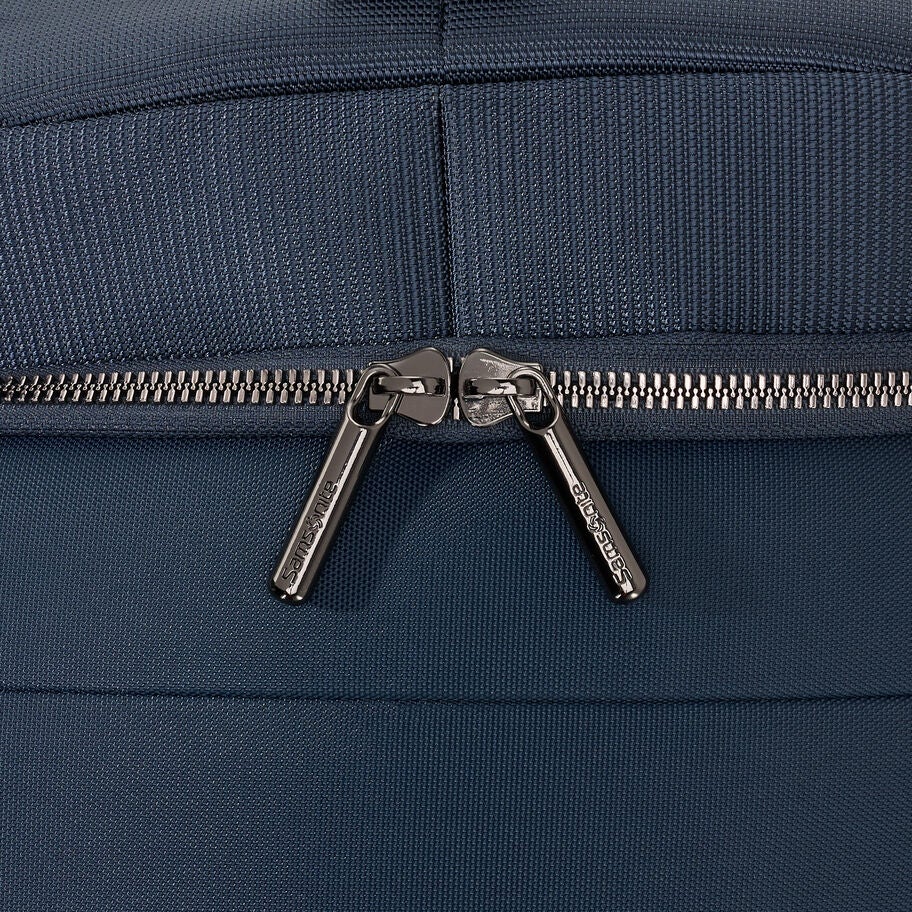 Nuroad DLX Duffel in the color Midnight Blue. image number 4