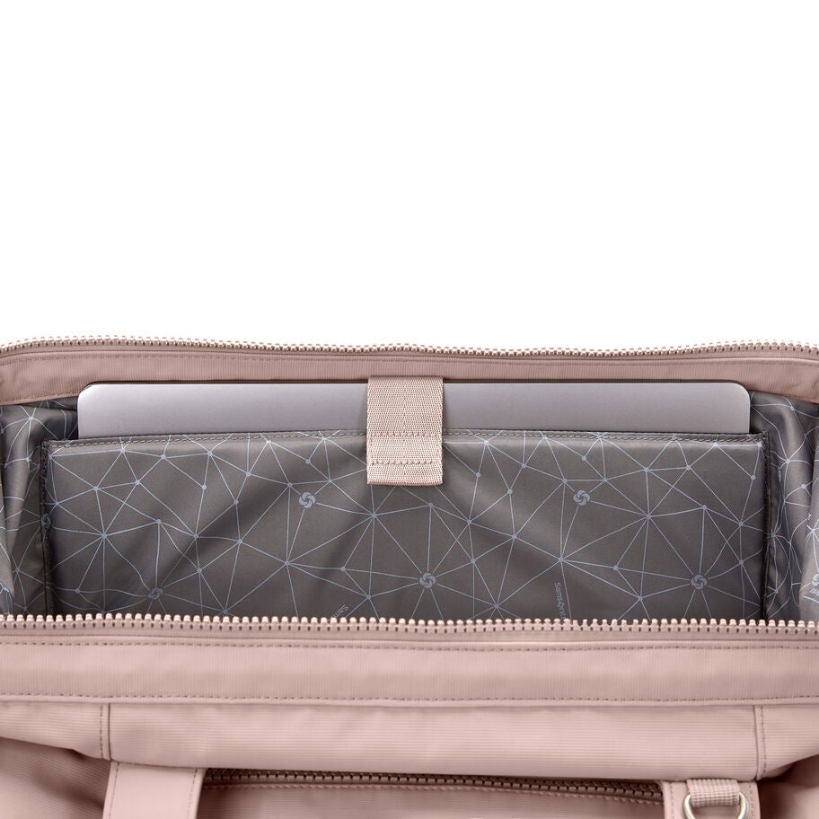 Better Than Basic Weekender in the color Light Pink. image number 3