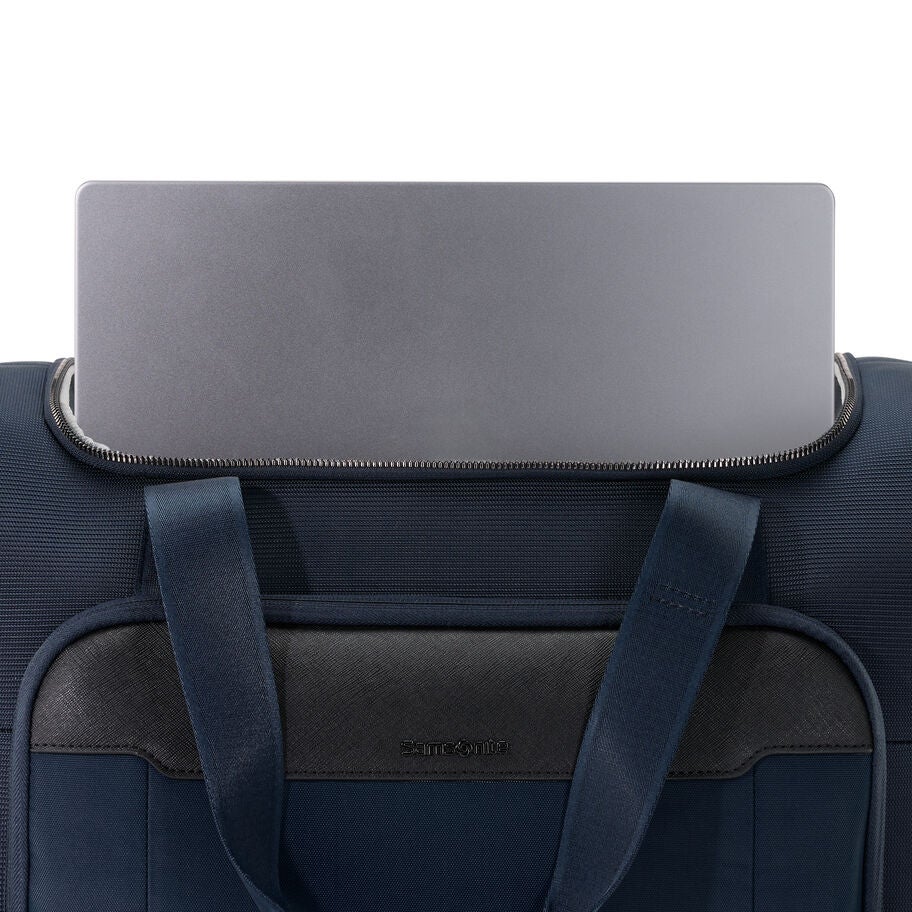 Nuroad DLX Duffel in the color Midnight Blue. image number 3