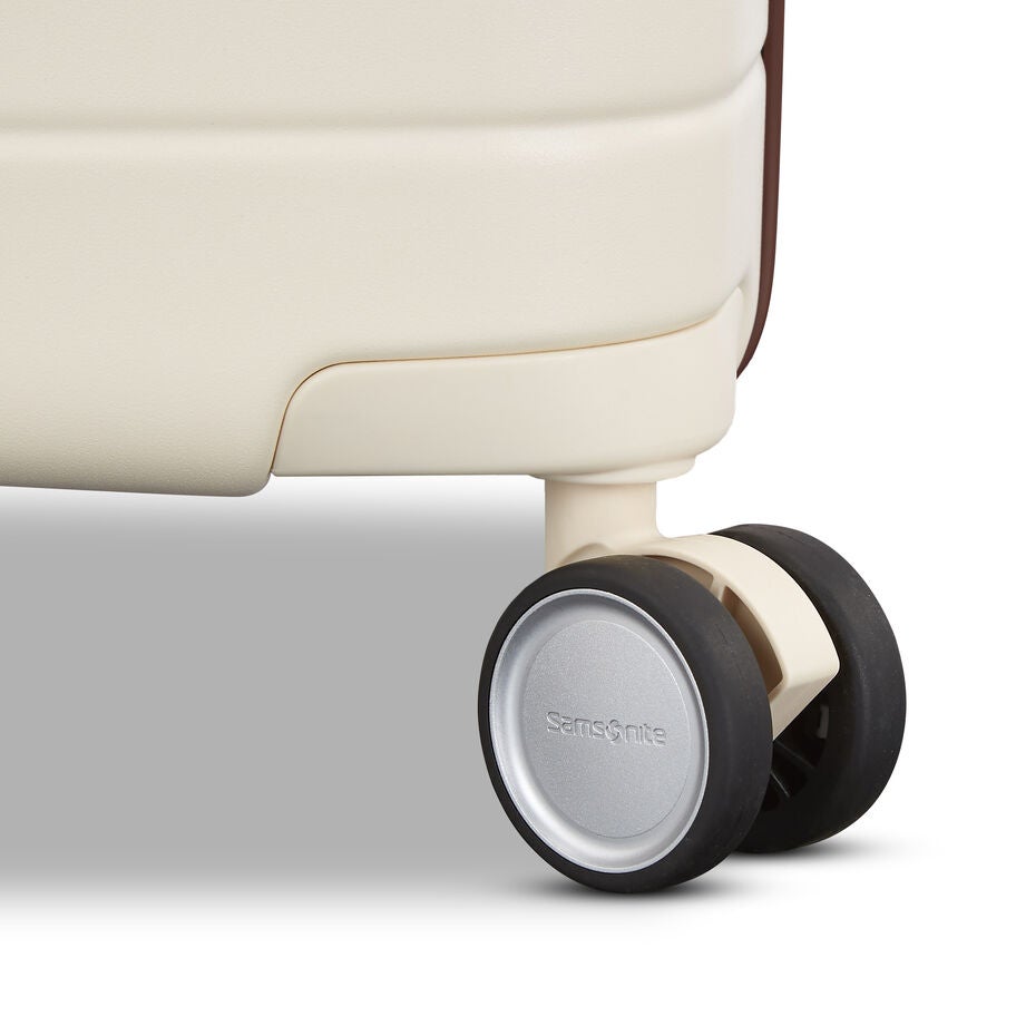 Virtuosa Carry-On Spinner in the color Off White. image number 10