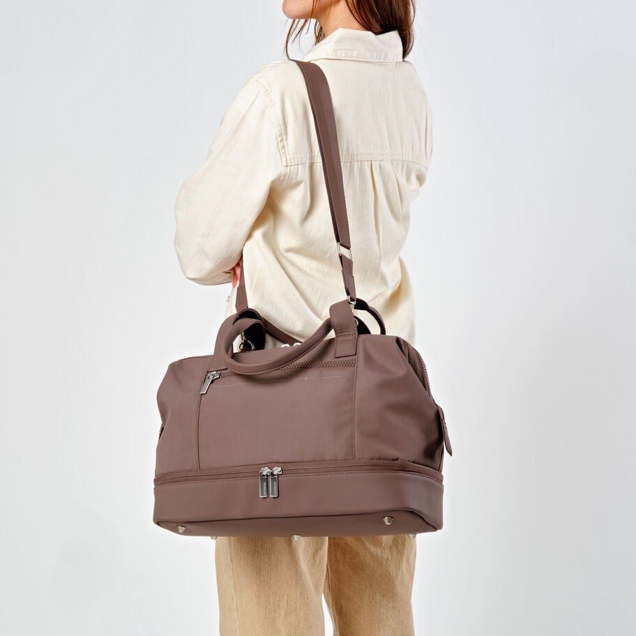 Better Than Basic Mini Weekender in the color CHOCOLATE MAUVE. image number 7