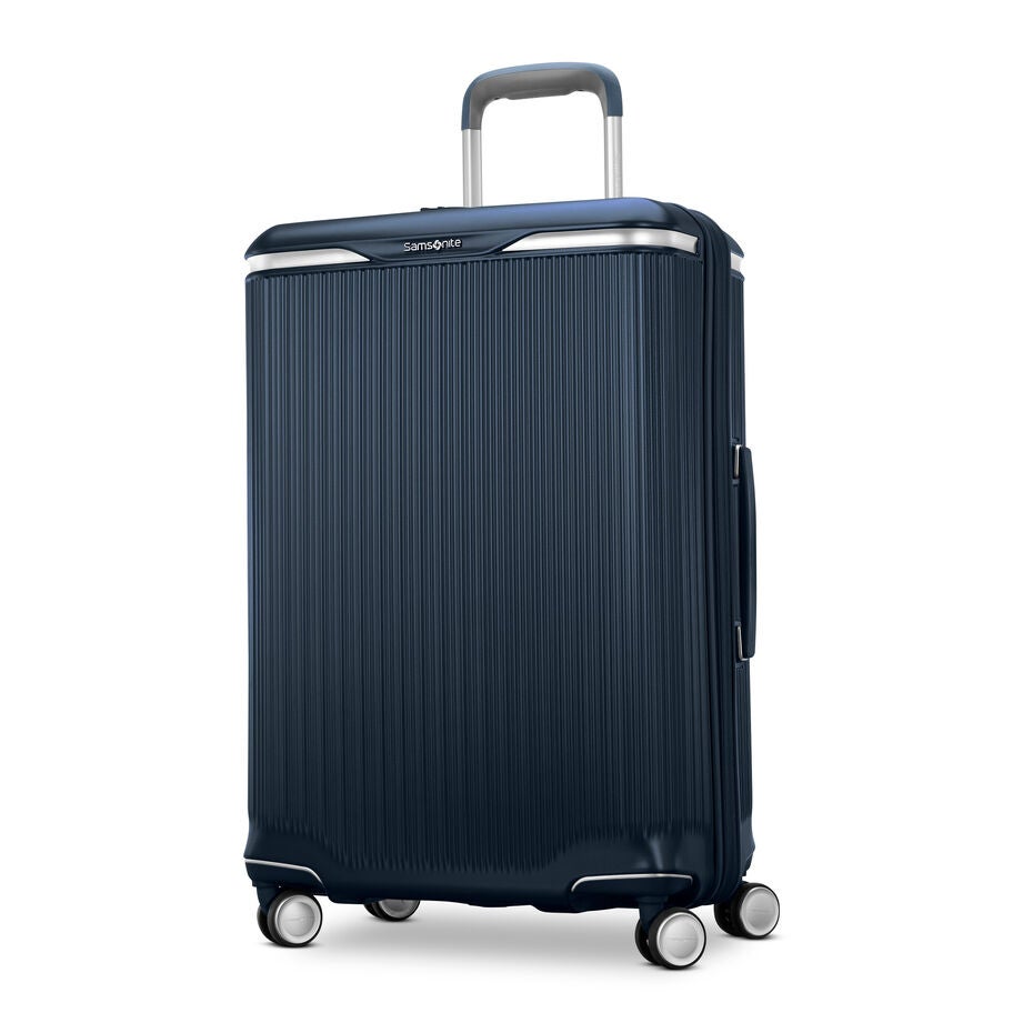 Silhouette 18 Hardside Medium Spinner in the color Deep Navy. image number 0