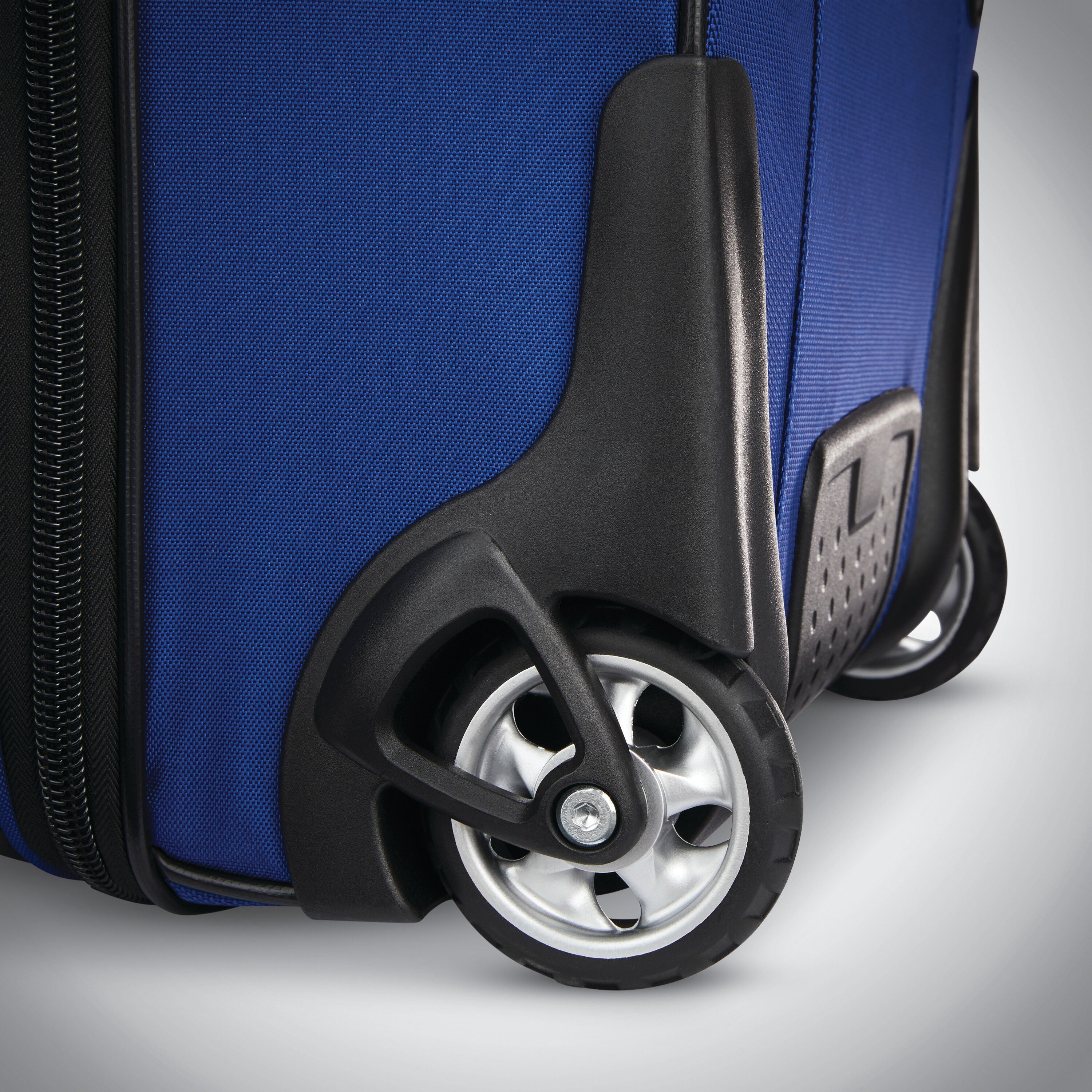 Samsonite detour 2025 34 wheeled duffel