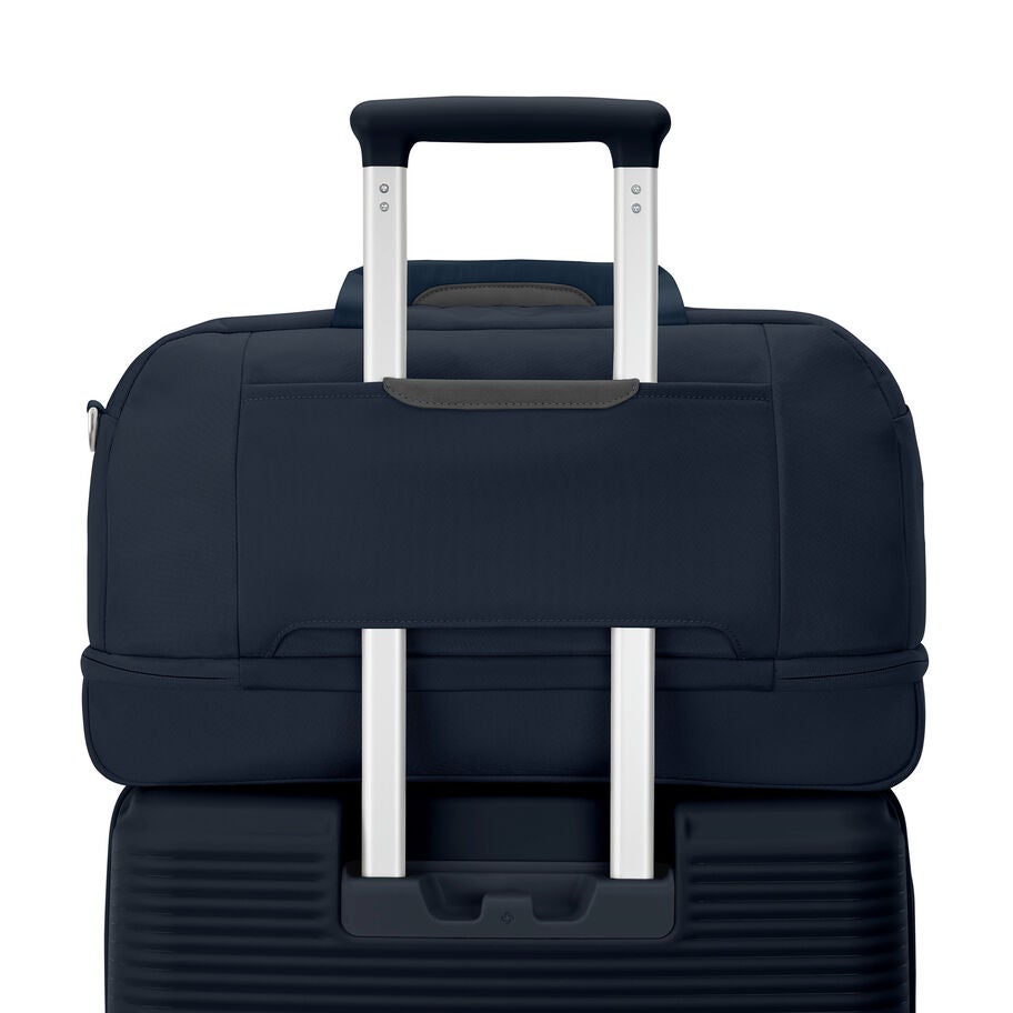 Paralux Weekender Duffel in the color Midnight Navy. image number 6