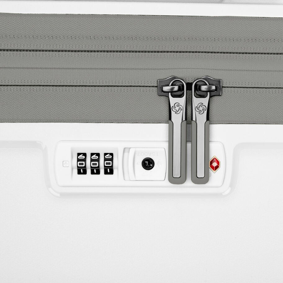 Venue X 3 Piece Set in the color Cloud White. image number 6