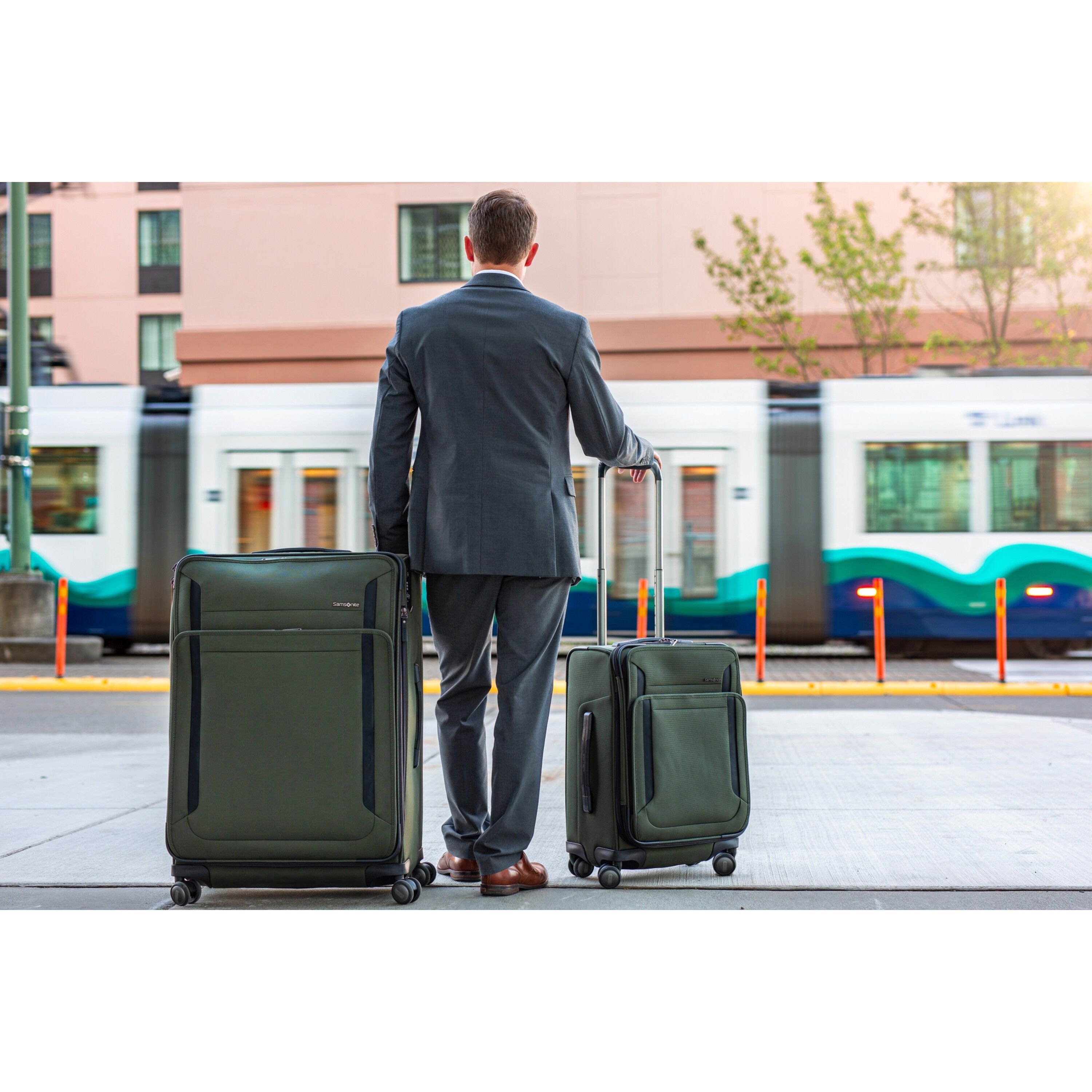 Armage II Large Expandable Spinner Large Checked Luggage Samsonite